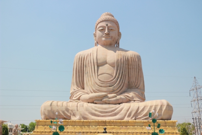 พระพุทธรูปปางสมาธิองค์ใหญ่ (Great Buddha Statue): สัญลักษณ์แห่งความสงบ ณ พุทธคยา